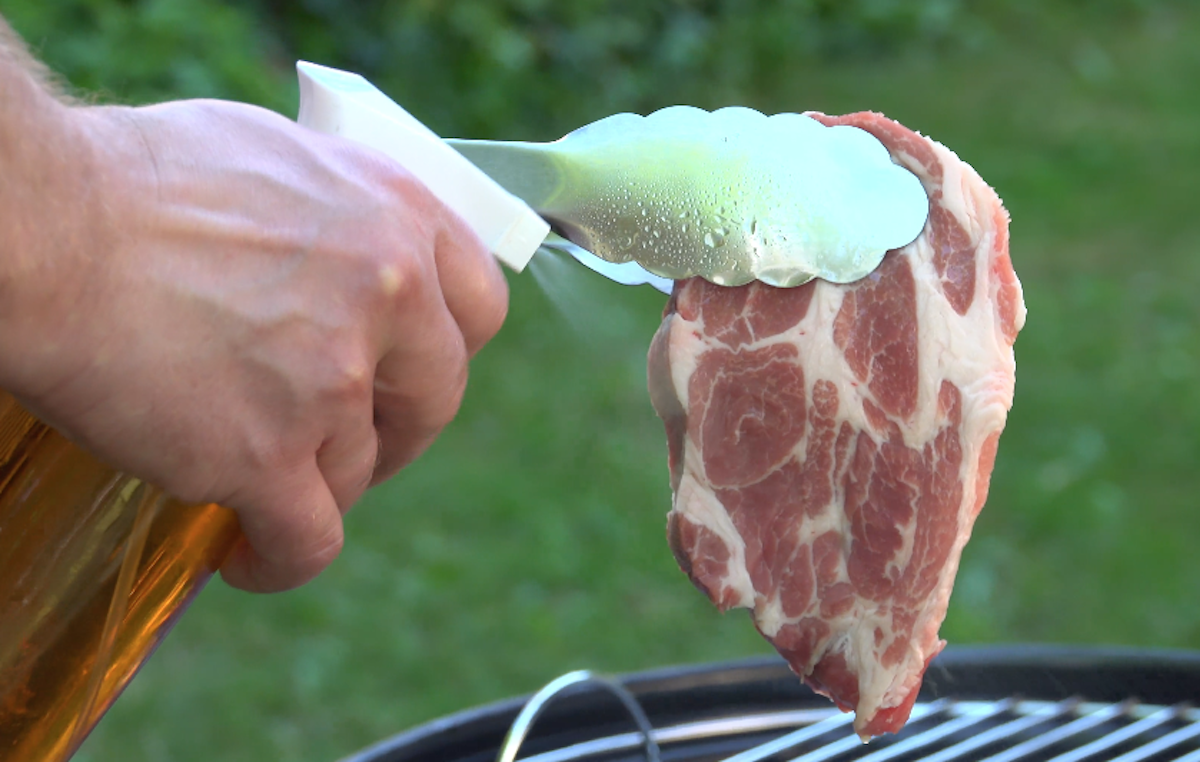 asperger la viande de jus de pomme
