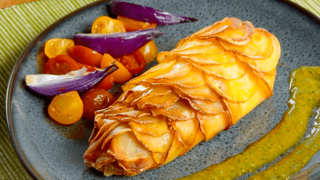 Poulet avec des pommes de terre et du chorizo