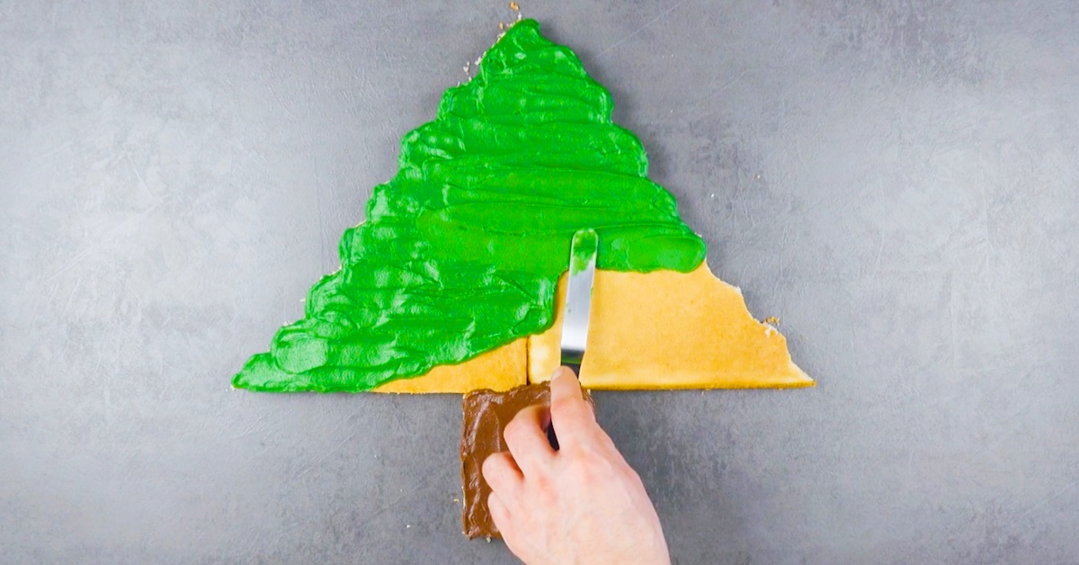 recouvrir le sapin de crème au beurre