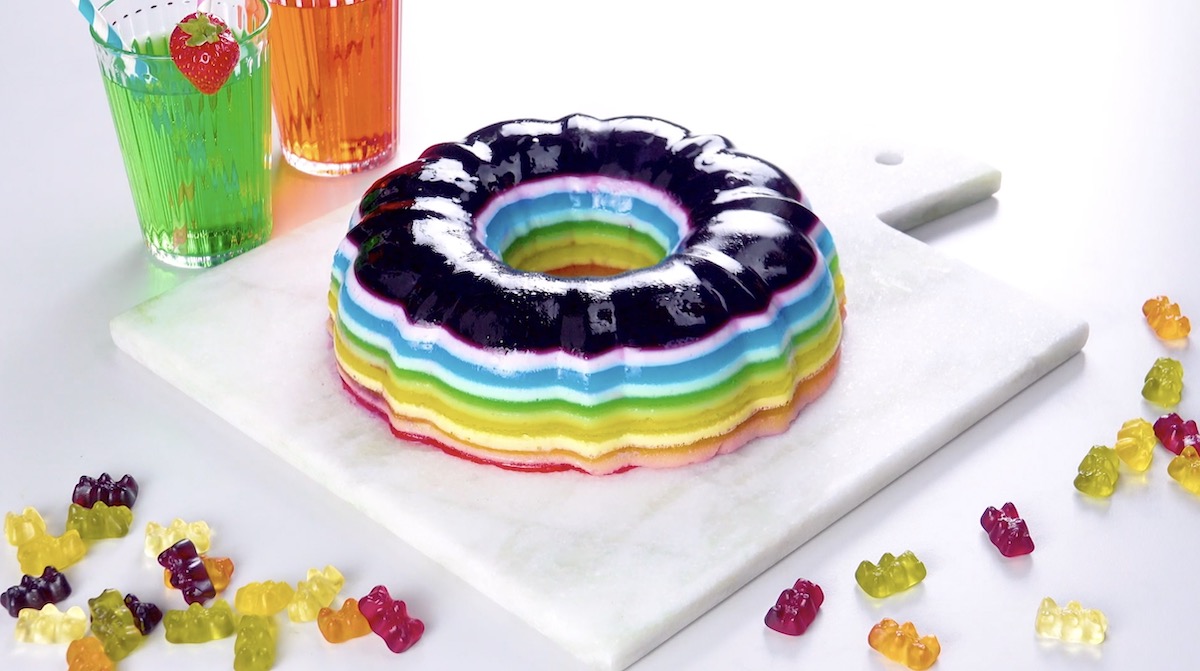Gâteau de gelée arc-en-ciel