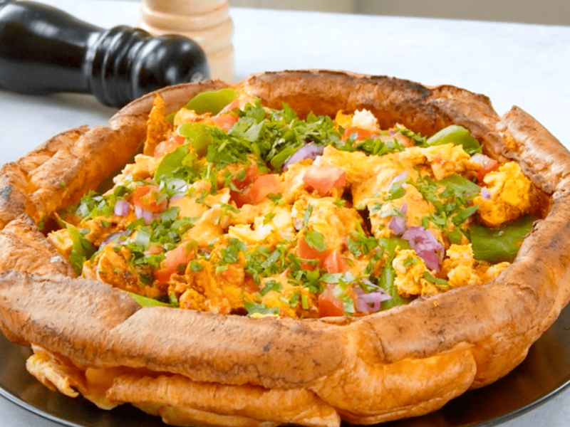 Recette de poulet mariné épicé dans des crêpes cuites au four
