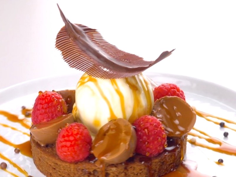 Superbes décorations en chocolat pour les desserts