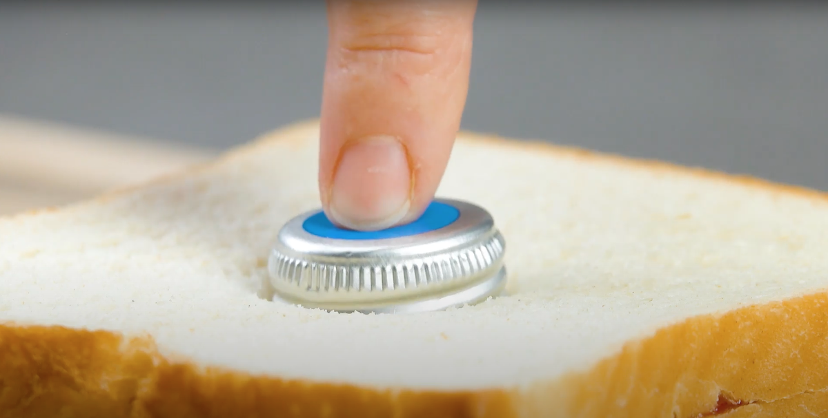 faire un trou dans le sandwich avec un bouchon